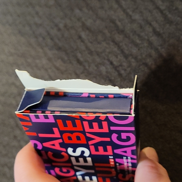 Avon eyeshadow palette - Picture 4 of 6